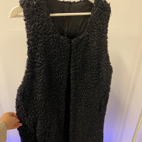 Long Sleeveless Coat - Picture 4 of 7